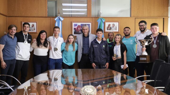 Jorge Ferraresi recibió a los medallistas locales de los Juegos Nacionales Evita