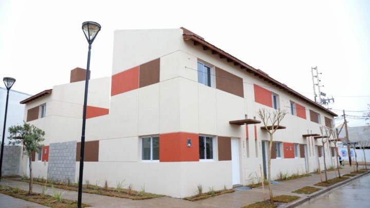 Entregaron viviendas en Avellaneda Familias del Barrio Azul y La Saladita recibieron su Casa Propia.